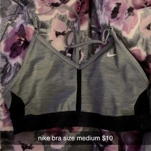 Nike sports bra size